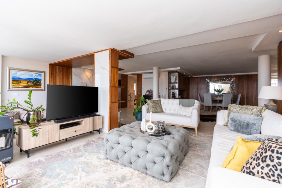 To Let 4 Bedroom Property for Rent in Fresnaye Western Cape